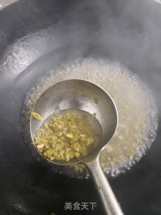 酸豆角炒肉末的做法步骤：2