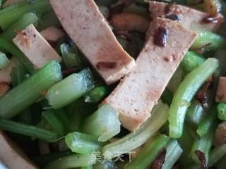豆腐炒芹菜的做法步骤：7