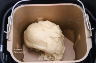脆皮肠芝麻小面包的做法步骤：4