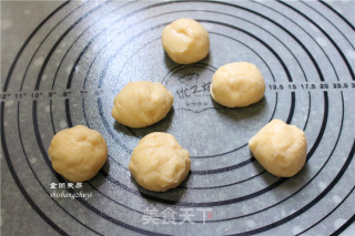 脆皮肠芝麻小面包的做法步骤：6