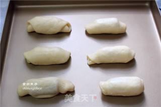 脆皮肠芝麻小面包的做法步骤：9