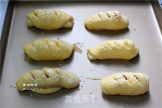 脆皮肠芝麻小面包的做法步骤：11