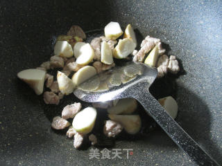 里脊肉西兰花煮芋艿的做法步骤：3