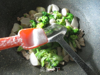 里脊肉西兰花煮芋艿的做法步骤：6