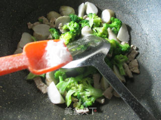 里脊肉西兰花煮芋艿的做法步骤：7