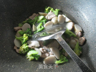 里脊肉西兰花煮芋艿的做法步骤：8
