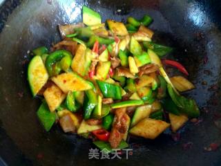 五花肉炒西葫芦的做法步骤：12