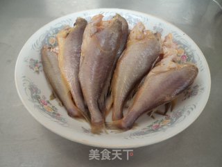 家熬鲫头鱼的做法步骤：2