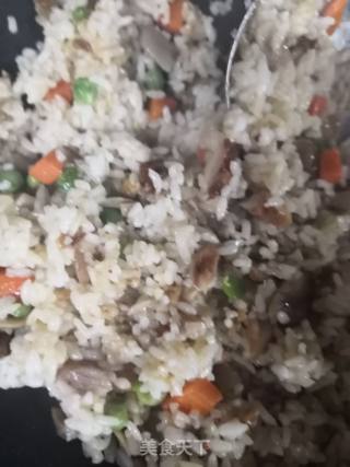 五香鸡鸭肉炒饭的做法步骤：7