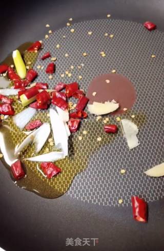 砂锅土豆粉的做法步骤：1