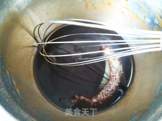 不消泡不开裂不塌陷的可可戚风纸杯蛋糕的做法步骤：3