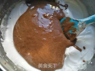 不消泡不开裂不塌陷的可可戚风纸杯蛋糕的做法步骤：10