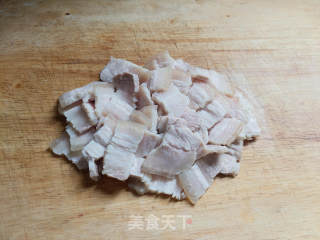 青椒蒜苗炒五花肉的做法步骤：4