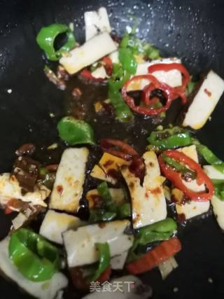 香干回锅肉的做法步骤：4