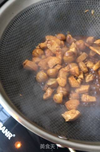 鸡脯肉烧板栗的做法步骤：14