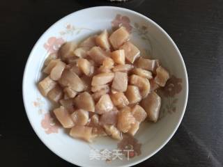 宫保鸡丁的做法步骤：1
