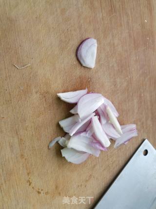 鸡蛋豆芽炒挂面的做法步骤：2