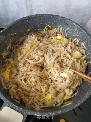 鸡蛋豆芽炒挂面的做法步骤：9