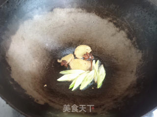 猪蹄烧土豆的做法步骤：3
