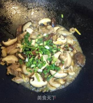 香菇炒鸭肉的做法步骤：10