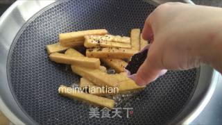 黑芝麻豆腐条的做法步骤：7