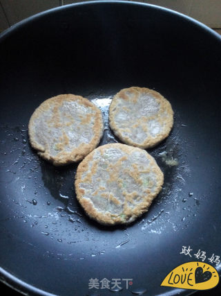 豆渣饼的做法步骤：9