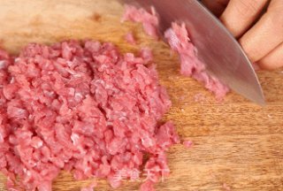 这份好吃到舔碗的牛肉酱，你一定要学！！的做法步骤：1