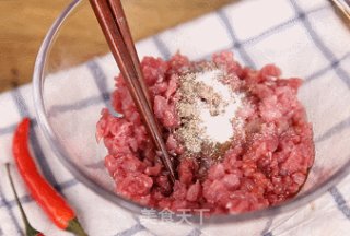 这份好吃到舔碗的牛肉酱，你一定要学！！的做法步骤：2
