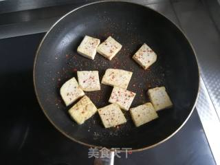 香煎椒盐豆腐的做法步骤：3
