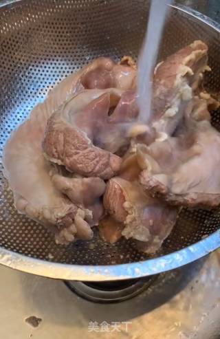 护心肉炖鹌鹑蛋的做法步骤：3