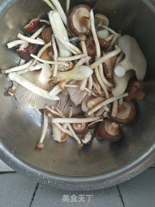 山菌煲的做法步骤：1
