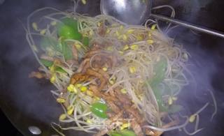 黄豆芽炒肉丝的做法步骤：9