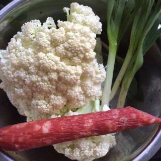 腊肠炒菜花的做法步骤：1