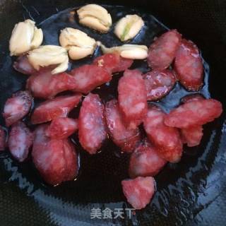 腊肠炒菜花的做法步骤：4