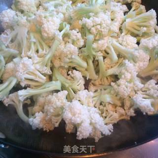 腊肠炒菜花的做法步骤：6