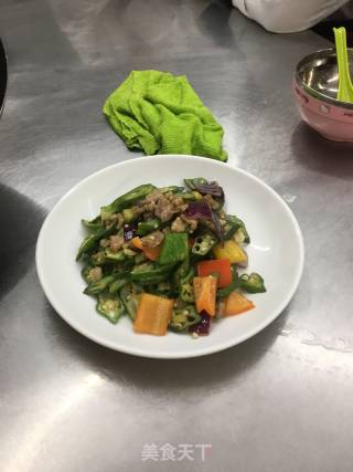 五花肉炒秋葵的做法步骤：2
