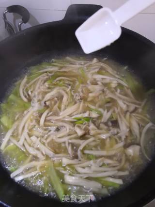 虾皮青萝卜杏鲍菇的做法步骤：7