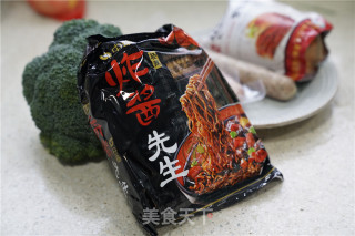 豪华版炸酱面的做法步骤：1