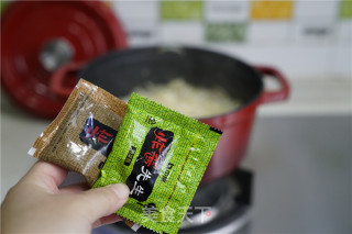 豆芽炸酱面的做法步骤：4