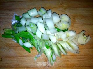 大葱烧豆腐的做法步骤：1