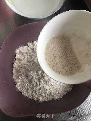 韭菜盒子的做法步骤：1