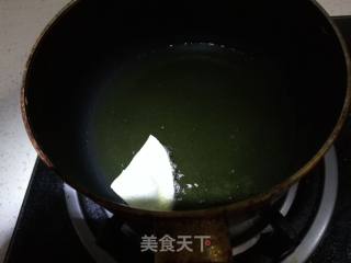 油炸饺子皮的做法步骤：4