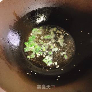 青菜炒香菇的做法步骤：3