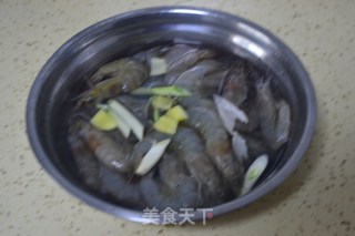 本帮酱油虾的做法步骤：4