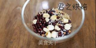 小方块粗粮饼的做法步骤：1