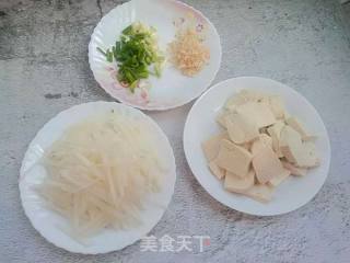 萝卜丝烧豆腐的做法步骤：2