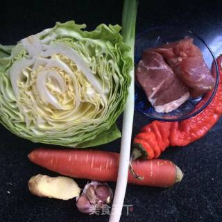 肉丝炒包菜的做法步骤：1