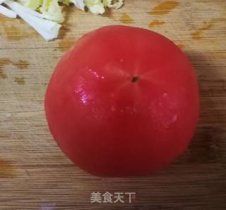 西红柿热汤面的做法步骤：2