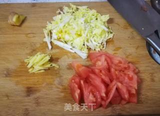 西红柿热汤面的做法步骤：3