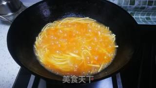 西红柿热汤面的做法步骤：8